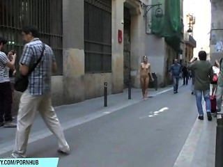 Naked Babe Lauren Shows Her Amazing Hot Ass In Public